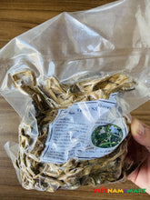 Load image into Gallery viewer, 500 Gram La Trinh Nu Hoang Cung Say Kho - Dried leaf of Crinum Latifolium, Dried Crinum Latifolium - Packed very carefully
