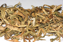 Load image into Gallery viewer, 500 Gram La Trinh Nu Hoang Cung Say Kho - Dried leaf of Crinum Latifolium, Dried Crinum Latifolium - Packed very carefully
